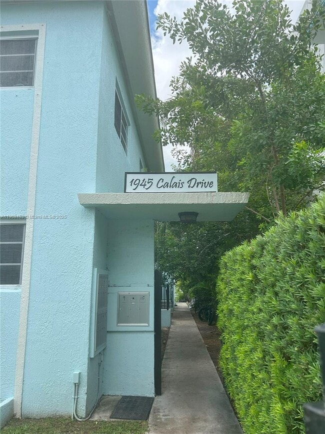 property at 1945 Calais Dr