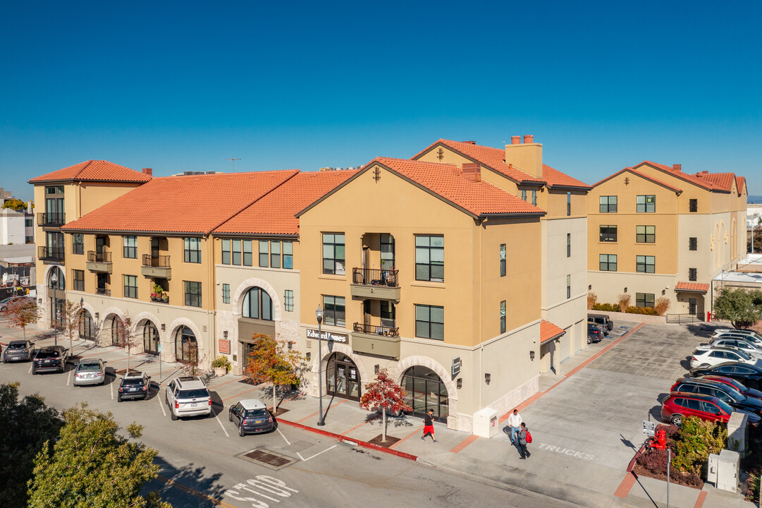 1001 Laurel St in San Carlos, CA - Building Photo