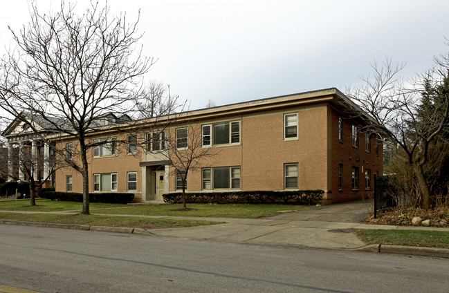 2545 Kenilworth Rd in Cleveland, OH - Foto de edificio - Building Photo