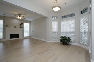 7914 Glenn Cliff Dr in Houston, TX - Foto de edificio - Building Photo
