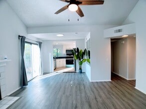 22725 Lakeway Dr, Unit 390 in Diamond Bar, CA - Building Photo - Building Photo