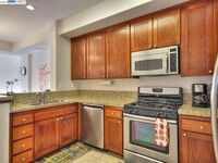 6115 Old Quarry Loop, Unit 6115 in Oakland, CA - Building Photo - Building Photo