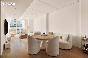 100 E 53rd St in New York, NY - Building Photo