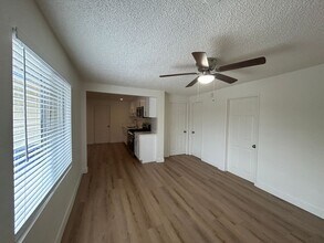 3824 W 104th St in Inglewood, CA - Foto de edificio - Building Photo