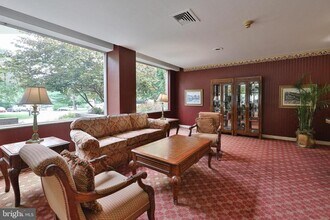 7900 Old York Rd in Elkins Park, PA - Foto de edificio - Building Photo