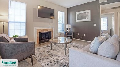 7865 Grove Ct W in Germantown, TN - Foto de edificio - Building Photo