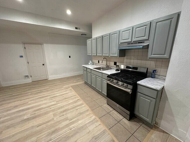 3343 N 16th St, Unit 2 in Philadelphia, PA - Foto de edificio - Building Photo