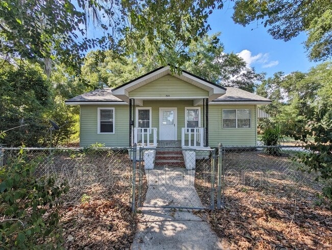 property at 715 Cove St