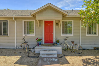 1402 Earl St in Calistoga, CA - Foto de edificio - Building Photo