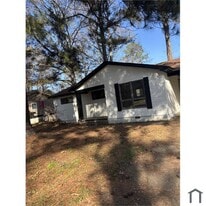 1558 Maria Dr in Jackson, MS - Building Photo