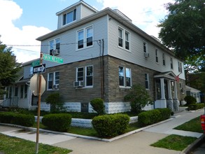 Van Nest Colonial in Bronx, NY - Foto de edificio - Building Photo