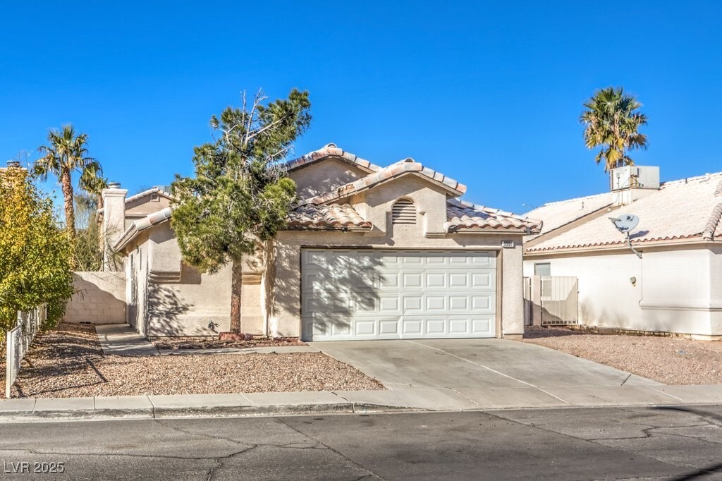 5501 Lonesome Biker Ln in Las Vegas, NV - Building Photo