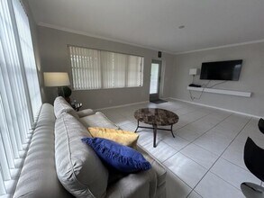 205 Dorchester I in West Palm Beach, FL - Building Photo - Building Photo