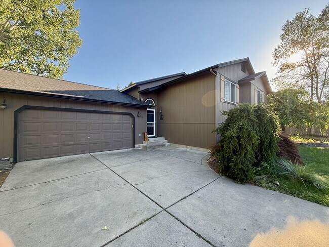 518 E Pine Needle Ave in Colbert, WA - Building Photo - Building Photo