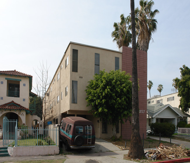 957 Romaine St in Los Angeles, CA - Building Photo - Building Photo