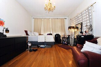 215 Saint Paul St, Unit 1 in Brookline, MA - Building Photo - Building Photo