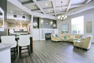 The Knolls at Inglewood Hill in Sammamish, WA - Building Photo