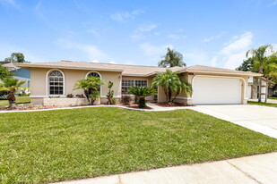 9143 Hawkins Ct in New Port Richey, FL - Building Photo