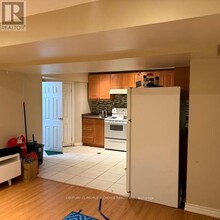71 Lily Cup Ave in Toronto, ON - Building Photo - Building Photo