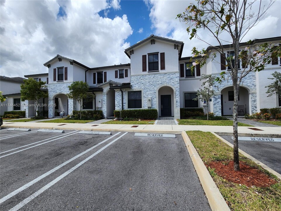 18232 SW 148th Rd in Quail Heights, FL - Foto de edificio