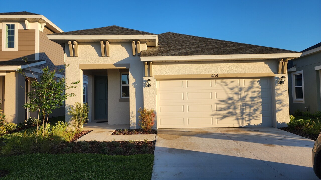 6709 Great Bear Dr in Lakeland, FL - Building Photo