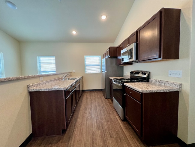 735 Meridian Dr, Unit 13 in Plover, WI - Foto de edificio - Building Photo