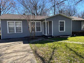 700 Harrison Ln in Hurst, TX - Building Photo