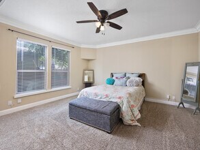 1826 W French Pl in San Antonio, TX - Building Photo - Building Photo