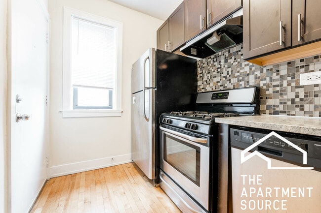 613 W Melrose St, Unit B2