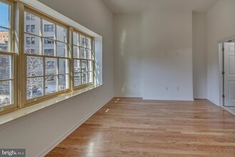 261 S 17th St-Unit -2F in Philadelphia, PA - Foto de edificio - Building Photo