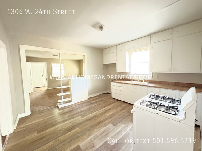 1306 W 24th St in North Little Rock, AR - Foto de edificio - Building Photo