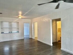 805 NE 134th St, Unit A in North Miami, FL - Building Photo - Building Photo