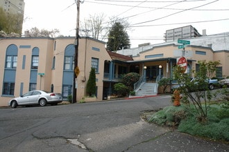 800 SW Green Ave in Portland, OR - Foto de edificio - Building Photo