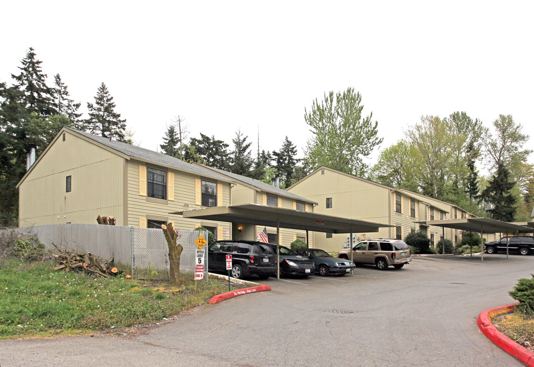 Colonial Commons Apartments in Seatac, WA - Foto de edificio
