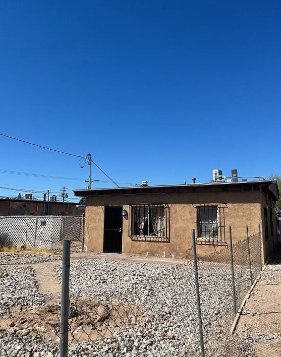 5709 E 26th St in Tucson, AZ - Building Photo