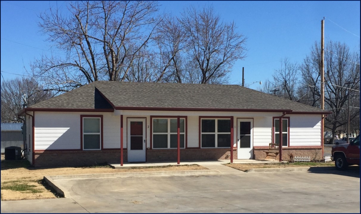 325 W Blair St in Sperry, OK - Foto de edificio