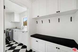 1472 Kings Rd in Los Angeles, CA - Building Photo - Building Photo