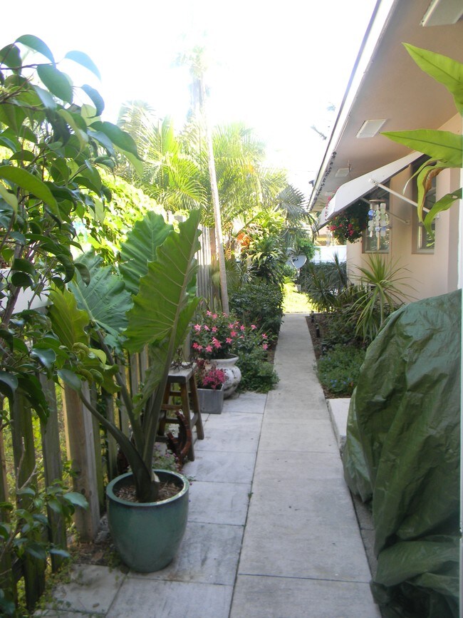 1361 SE 4th St in Deerfield Beach, FL - Building Photo - Building Photo