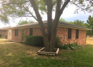 213 Southside Dr in Sanger, TX - Building Photo - Building Photo