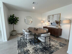 10024 Southwest Dr in Fort Worth, TX - Foto de edificio - Building Photo