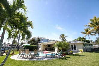 1645 Mullet Ct in Naples, FL - Building Photo - Building Photo