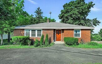 63 1/2 Vandenburgh Ave, Unit 1 in Troy, NY - Building Photo