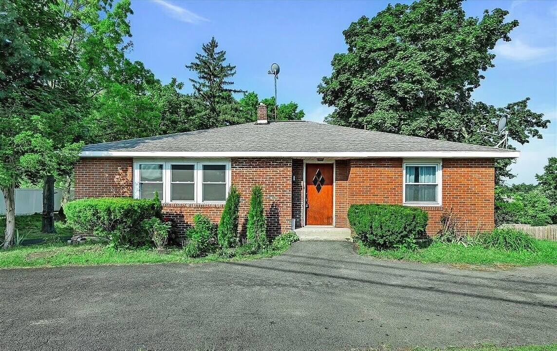 63 1/2 Vandenburgh Ave, Unit 1 in Troy, NY - Building Photo