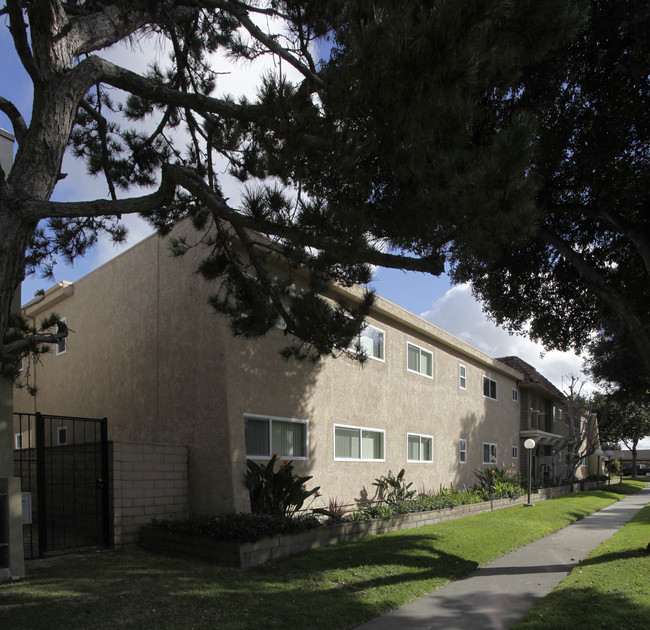 Las Casitas Apartments in Fullerton, CA - Foto de edificio - Building Photo