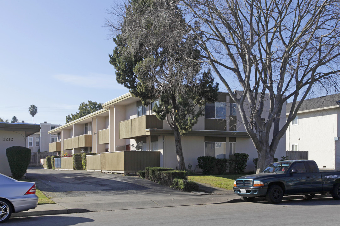 1212 W Mckinley Ave in Sunnyvale, CA - Building Photo