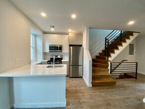 7 Wigglesworth St, Unit 3 in Boston, MA - Building Photo - Building Photo