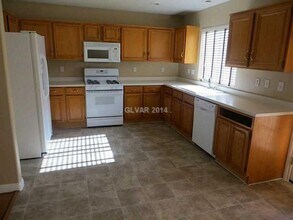 9541 Paradise Rd in Las Vegas, NV - Building Photo - Building Photo