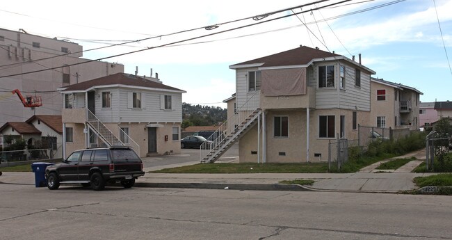 1223 N Avenue 56 in Los Angeles, CA - Foto de edificio - Building Photo