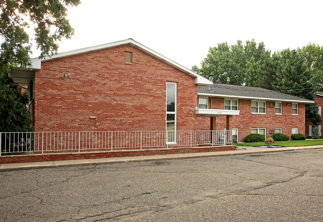 Karl Dale Apartments in Roseville, MN - Building Photo