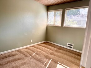 21521 73rd Pl W, Unit 2 in Edmonds, WA - Building Photo - Building Photo